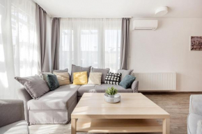 Bright Top Floor Home with free parking
